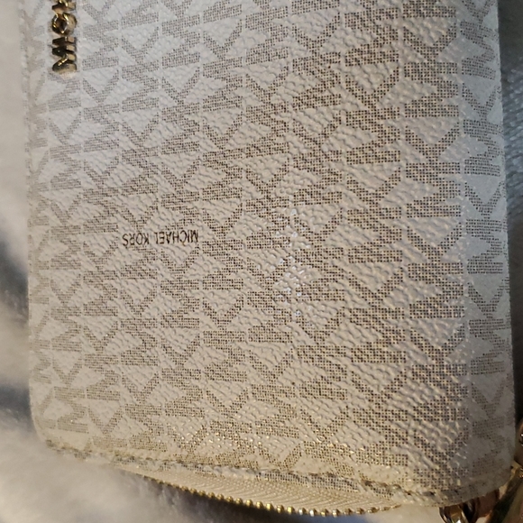 Michael Kors Large Logo Continental Wallet - Picture 4 of 8